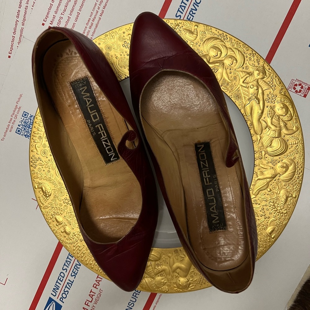 MAUD FRIZON Paris Rare Red leather 1978 DALI inspired heel and motif curl.